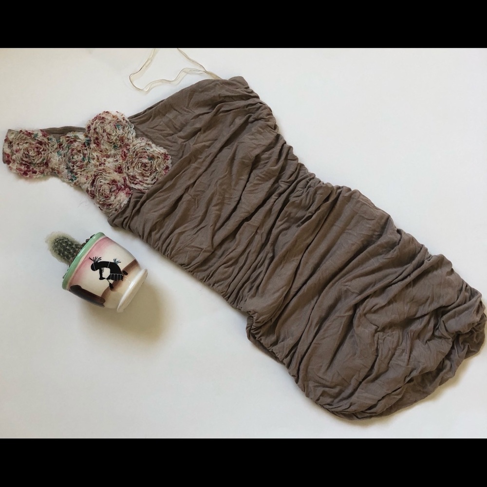One Flowered Shoulder Min Dress